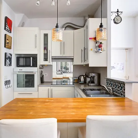 Apartment Bm-cozy Elegance In The Marais Paris